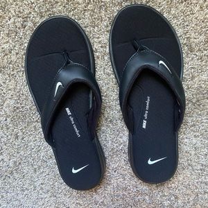 Nike comfort flip flops